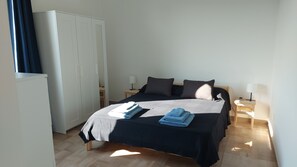 2 chambres, fer et planche à repasser, draps fournis