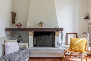 Apartment, Patio, Garden View | Living area