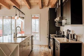 Refrigerador, microondas, horno y parrilla de estufa