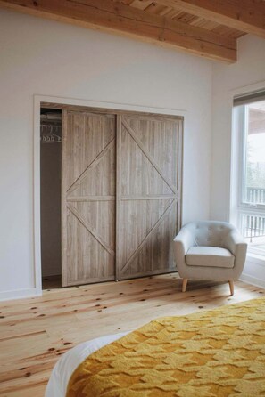 3 bedrooms, iron/ironing board, travel crib, WiFi