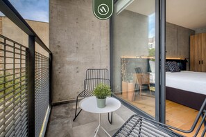 Unclassified image, 5 of 26, button