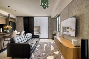 Unclassified image, 2 of 26, button