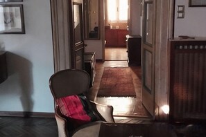 Unclassified image, 4 of 301, button - Truly Verona (Verona)