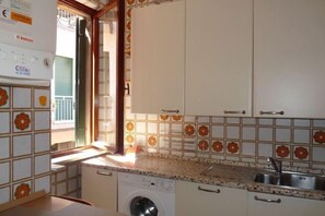 Coffee/tea maker, fridge, microwave, oven - Truly Verona (Verona)