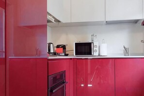 Coffee/tea maker, fridge, microwave, oven - Truly Verona (Verona)