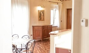 Dining - Truly Verona (Verona)