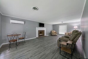 TV, fireplace