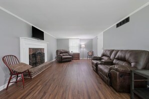 TV, fireplace