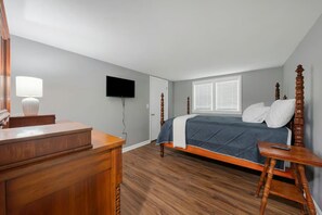 4 bedrooms, iron/ironing board, travel cot, WiFi