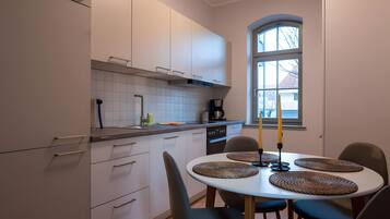 Kühlschrank, Ofen, Herdplatte, Geschirrspüler