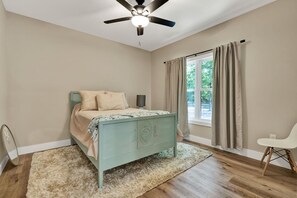 3 bedrooms, desk, free WiFi, bed sheets