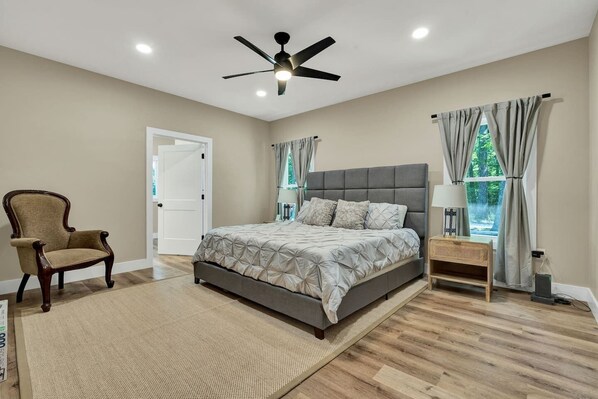 3 bedrooms, desk, free WiFi, bed sheets