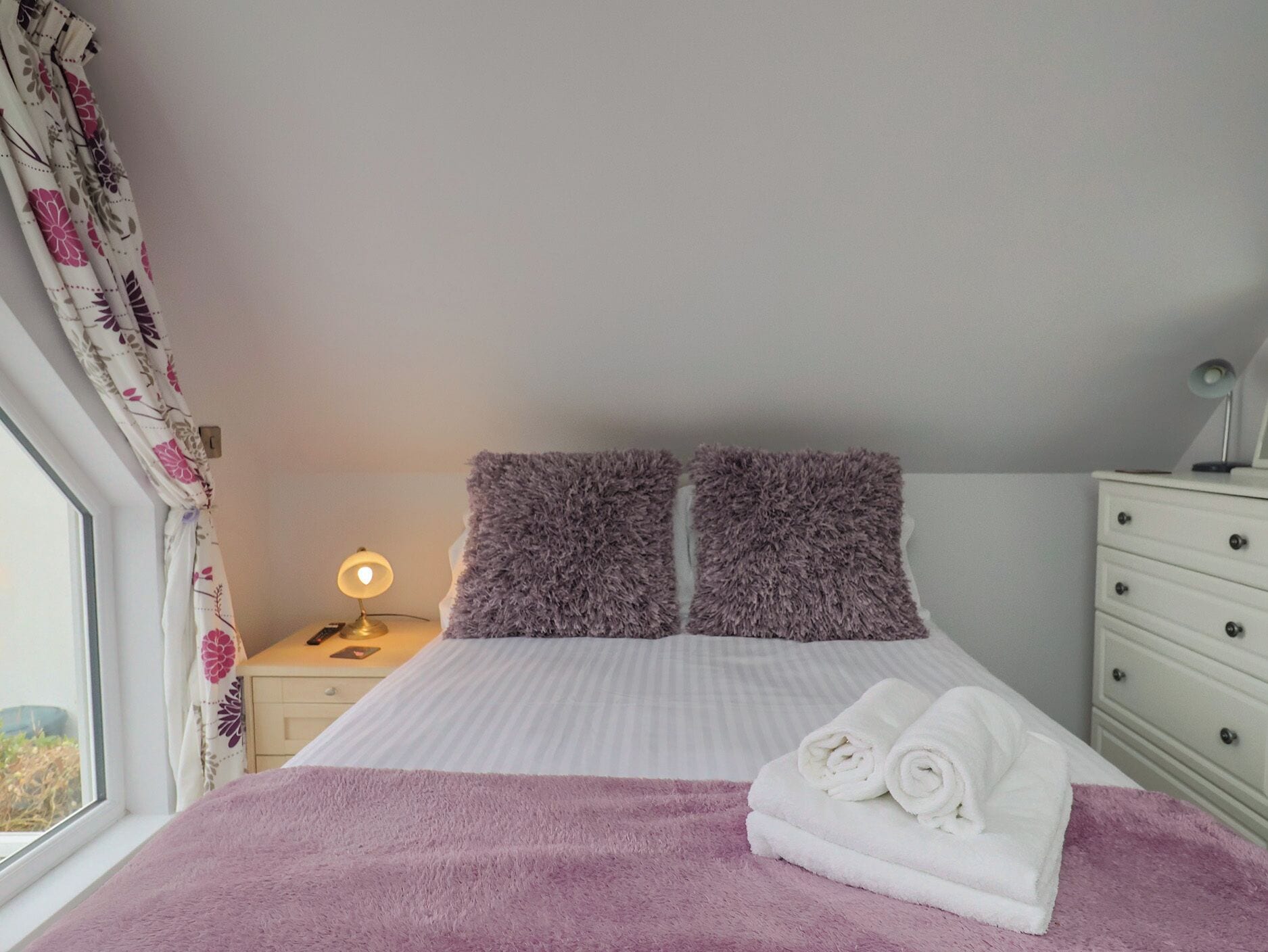 1 soverom, individuelt dekorert og individuelt innredet