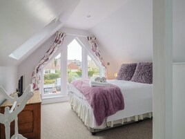 1 bedroom, individually decorated, individually furnished, free WiFi