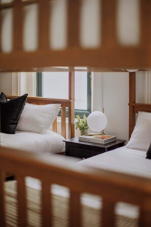 6 bedrooms, iron/ironing board, travel cot, WiFi