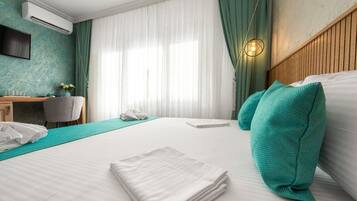 Deluxe Double Room, Balcony, Courtyard View | Soundproofing, iron/ironing board, free WiFi