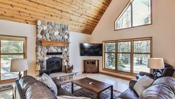 TV connectée, cheminée, baby-foot