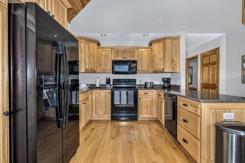 Stepaway Vacation Rentals- Stay-A-While