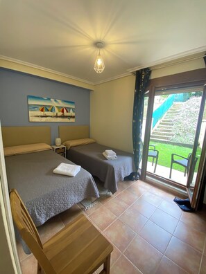 5 bedrooms, desk, iron/ironing board, WiFi