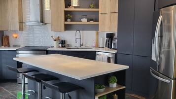 Micro-ondes, four, plaque de cuisson, lave-vaisselle