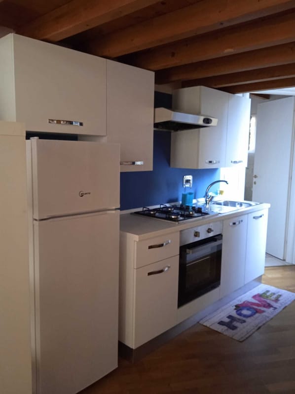 Oven, stovetop