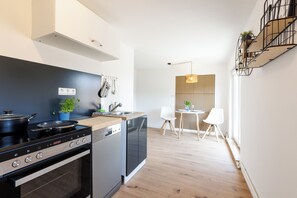 Private kitchen - PrimeLoft "Above the rooftops" - Balcony - Old town - Families & groups - View (Goslar)