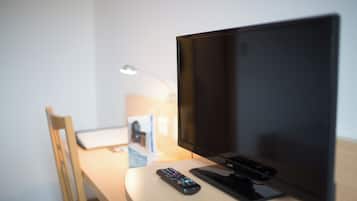 Standard Twin Room, Valley View | In-room safe, desk, laptop workspace, blackout drapes