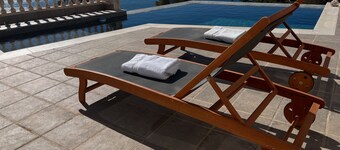 Luxury villa located in the prestigious Monte de los Almendros community