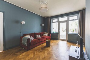 TV, books, stereo, offices