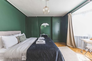 2 bedrooms, iron/ironing board, travel crib, internet