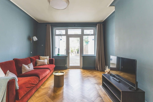 TV, books, stereo, offices