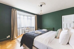 2 bedrooms, iron/ironing board, travel cot, Internet