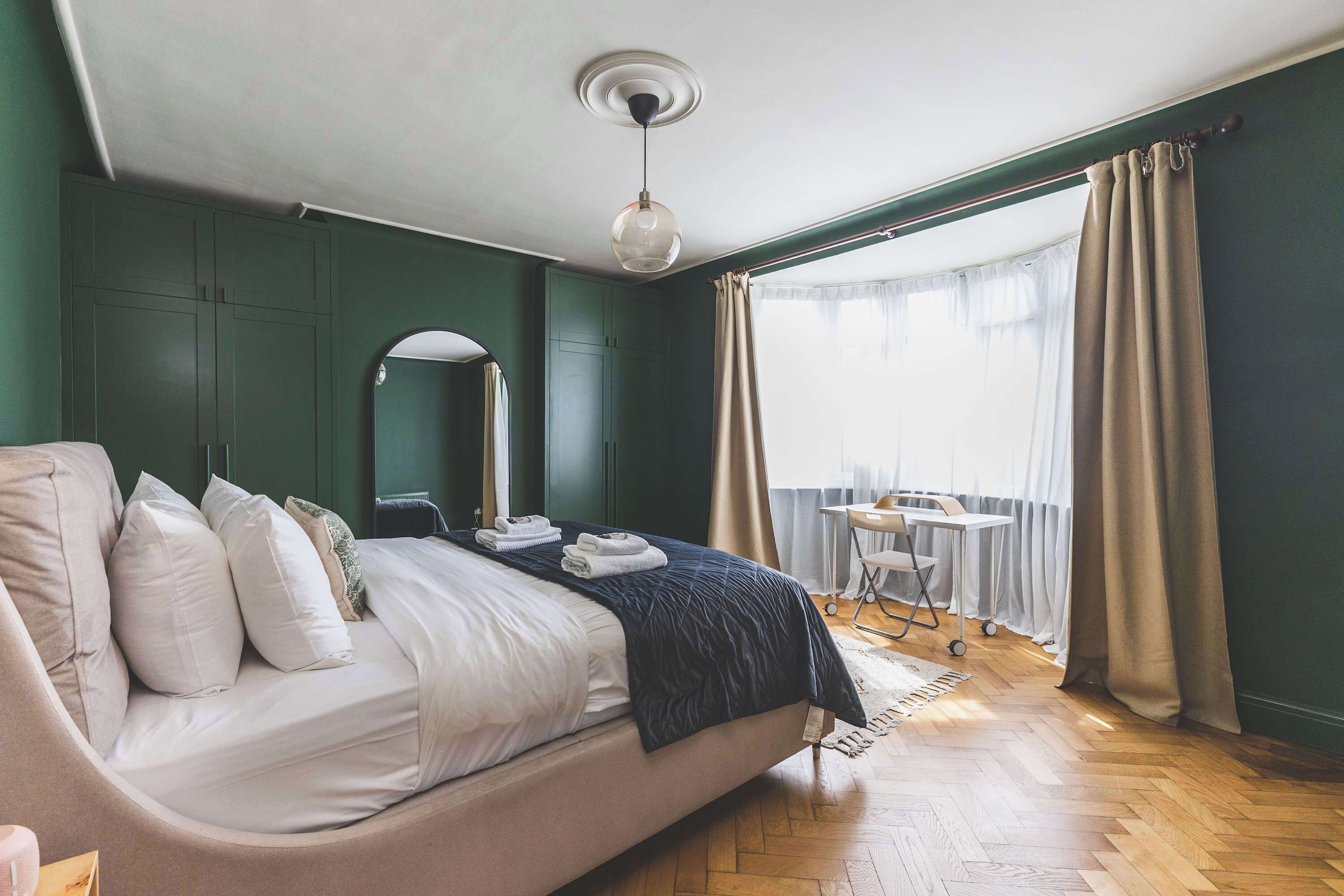 2 bedrooms, iron/ironing board, travel cot, Internet