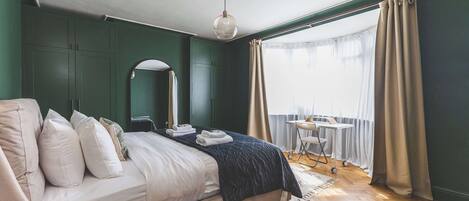 2 sovrum, strykjärn/strykbräda, resesäng och internet