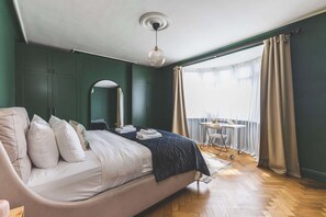 2 bedrooms, iron/ironing board, travel crib, internet