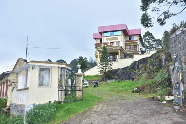 Exterior - RAJA STONE PALACE (Kodaikanal)