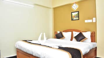 Safe på rommet, skrivebord, wi-fi (inkludert) og sengetøy