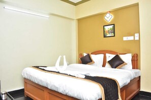 In-room safe, desk, free WiFi, bed sheets - RAJA STONE PALACE (Kodaikanal)