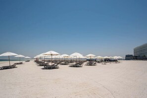 近隣のプライベートビーチ、ビーチバレー