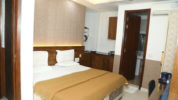 Standard Room | Hypo-allergenic bedding, down duvets, memory-foam beds