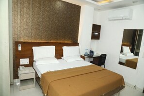 Standard Double Room | Bathroom | Slippers
