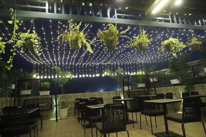 Flourish Stay Saket near Max Hospital