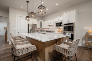 Microwave, dishwasher