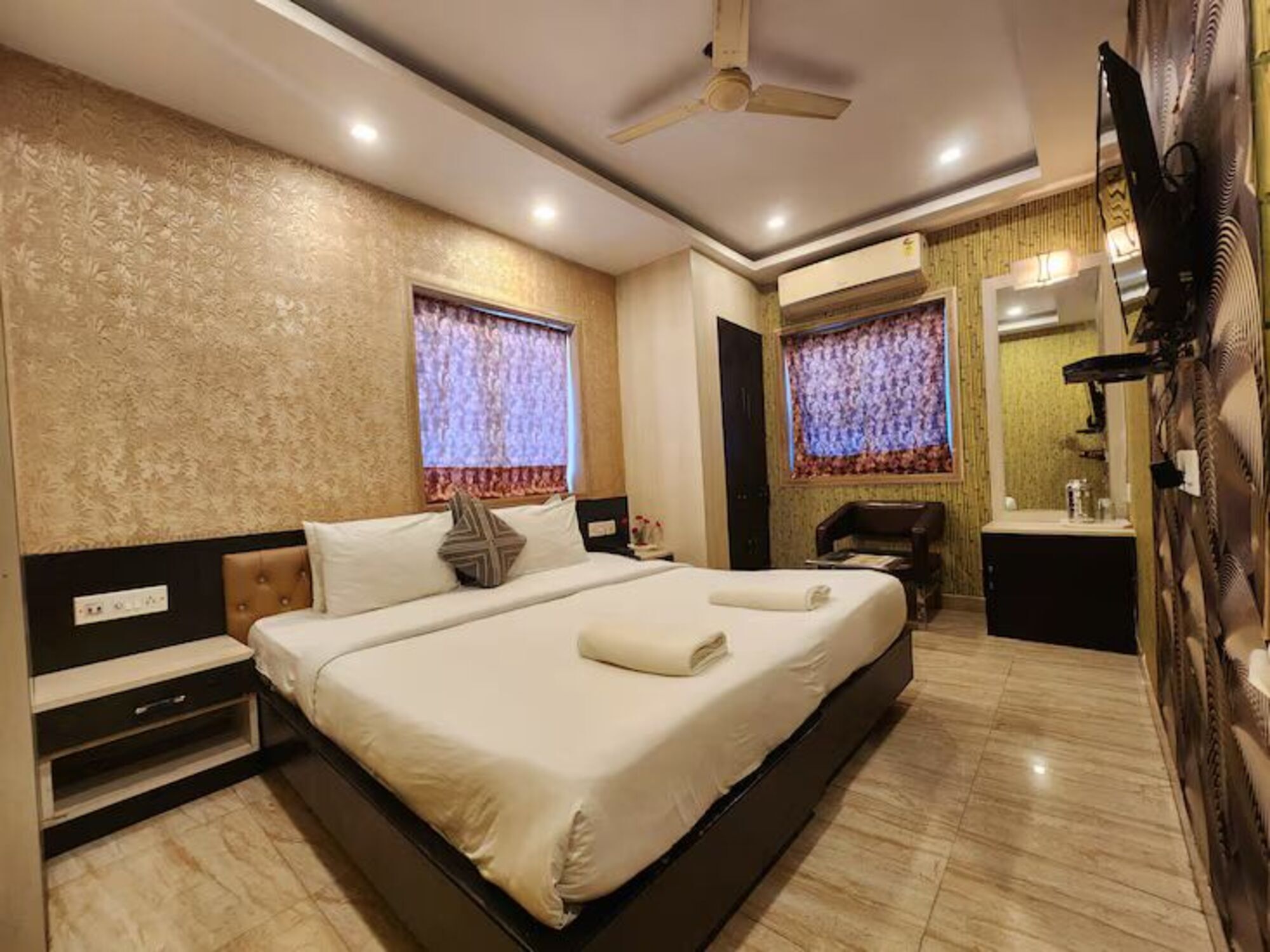 Quarto casal, vista para a cidade | Wi-Fi de cortesia, roupa de cama