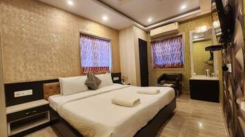 Quarto casal, vista para a cidade | Wi-Fi de cortesia, roupa de cama