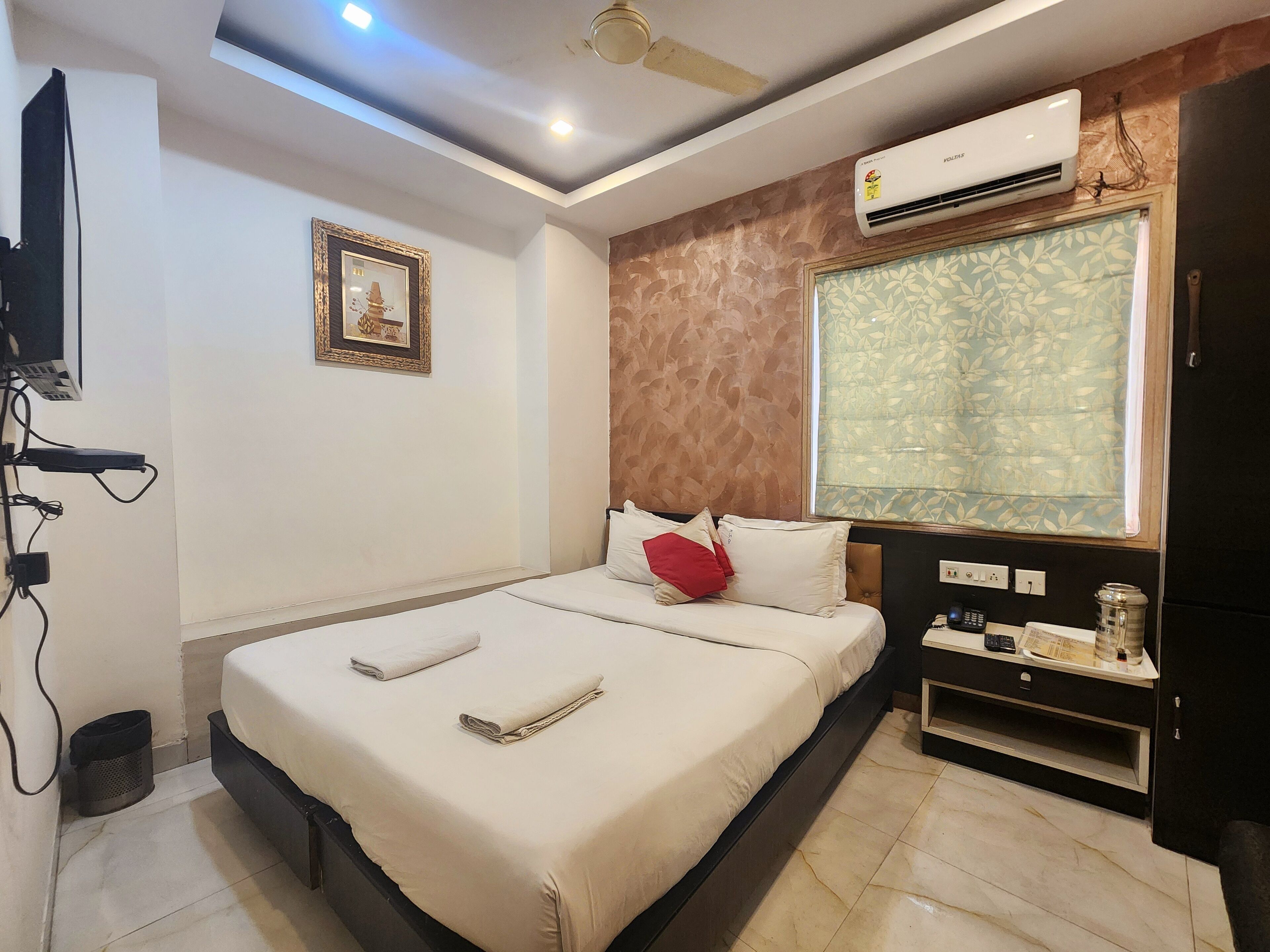 Standard Double Room | Free WiFi, bed sheets