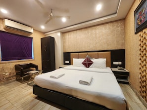 Quarto casal, vista para a cidade | Wi-Fi de cortesia, roupa de cama