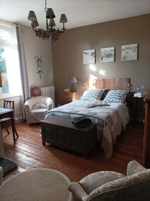 2 chambres, fer et planche à repasser, Wi-Fi, draps fournis