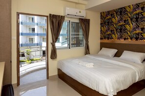 Deluxe Double Room, City View | Desk, free WiFi, bed sheets