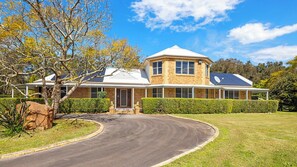 Exterior - The Entertainer's Estate with Pool (Bobs Farm)